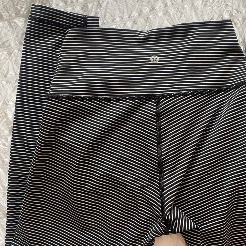 LULULEMON LEGGINGS Size 6 - barely worn